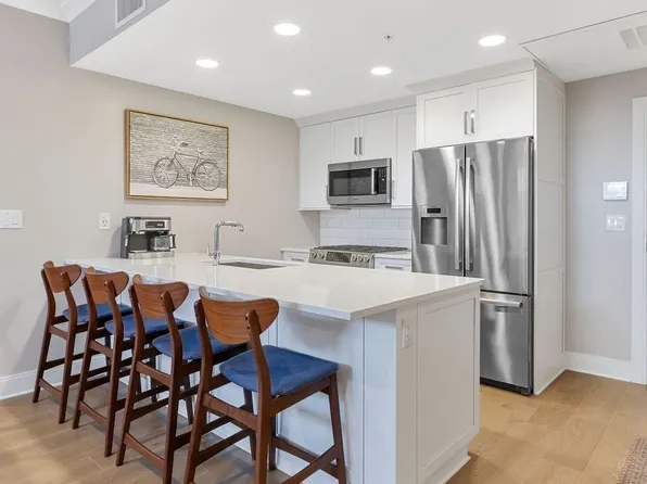 353 Summer St Unit 209, Somerville, MA 02144