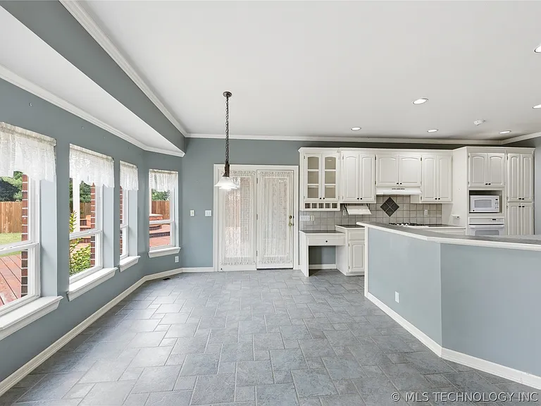 9818 E 83rd Pl — Photo 10