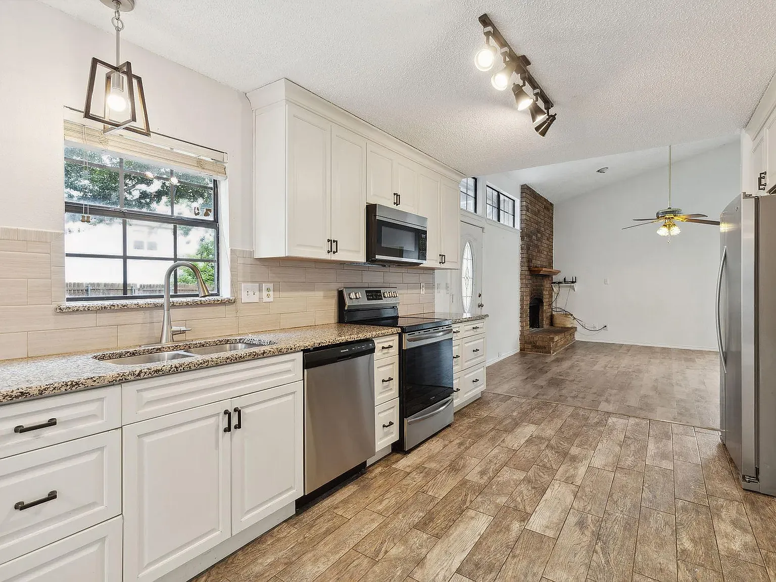 3 bed, 2.5 bath, 1734 sqft, $2,500 — Photo 4