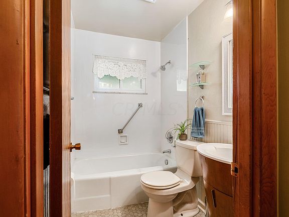 4th image of 5595 N Meadows Blvd