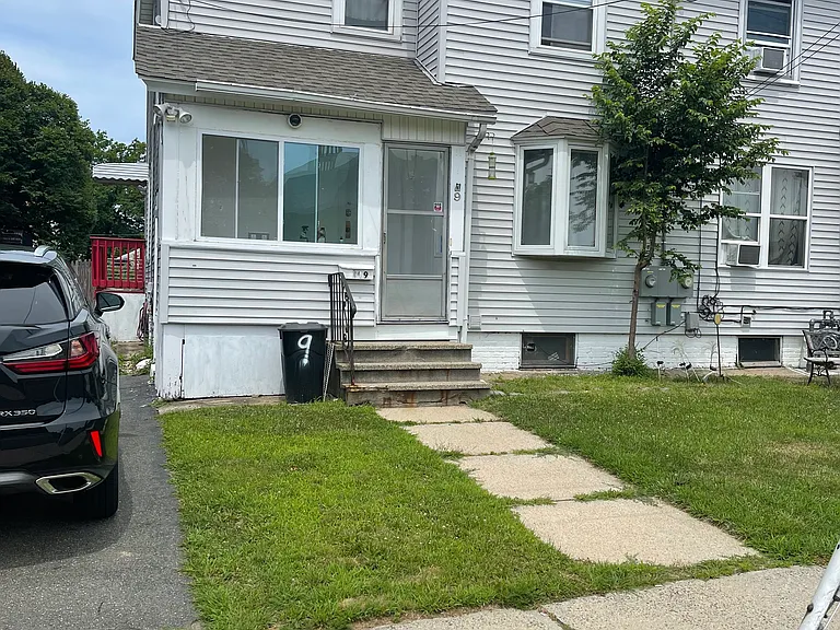 11 Walnut St #9 — Photo 4