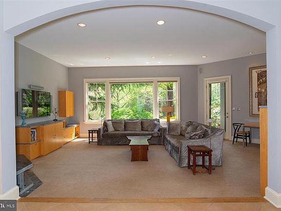 2nd image of 2424 Sunny Meadow Ln