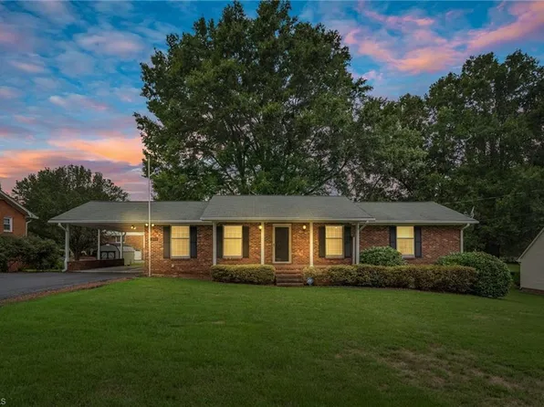 4610 Oakwood Cir, Winston Salem, NC 27106