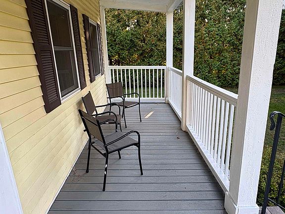 5th image of 221 Bridge St