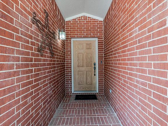 3rd image of 7234 Summit Parc Dr