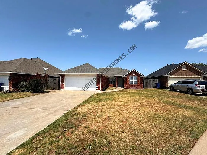 241 W Pines Way
