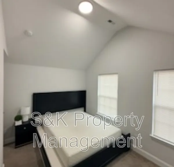 622 Westwood Ave — Photo 2