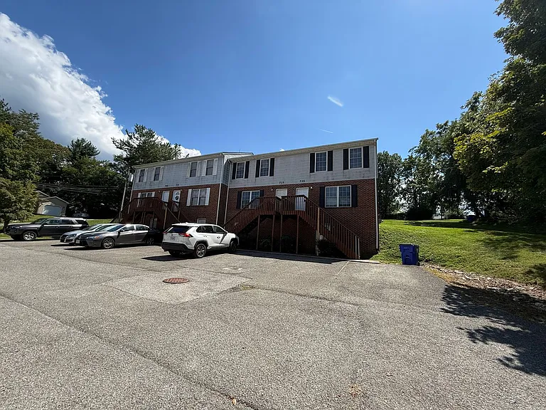 735 E Main St — Photo 1