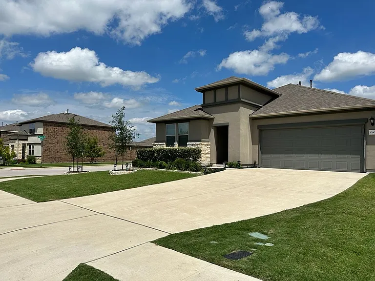 10901 Mickelson Dr — Photo 3