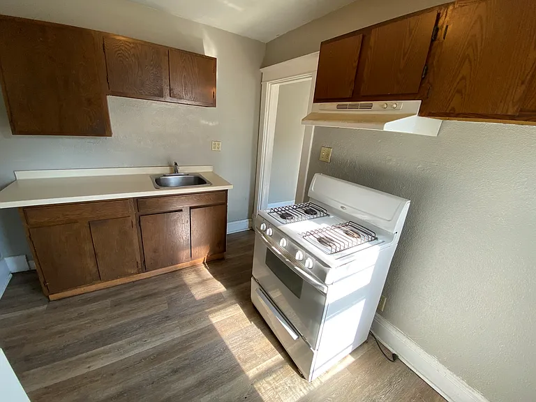 407 E South St #3 — Photo 4