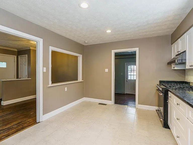493 Barkley Dr — Photo 10