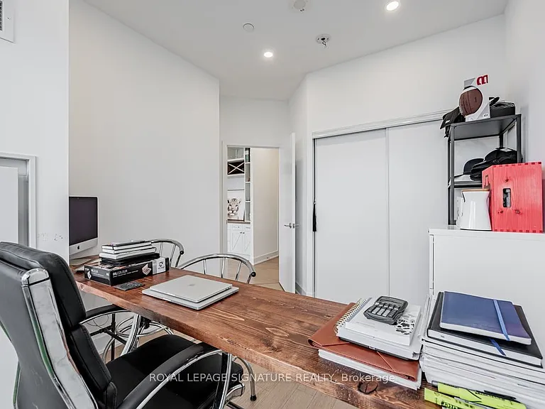 20 Shore Breeze Dr #LPH05B — Photo 3