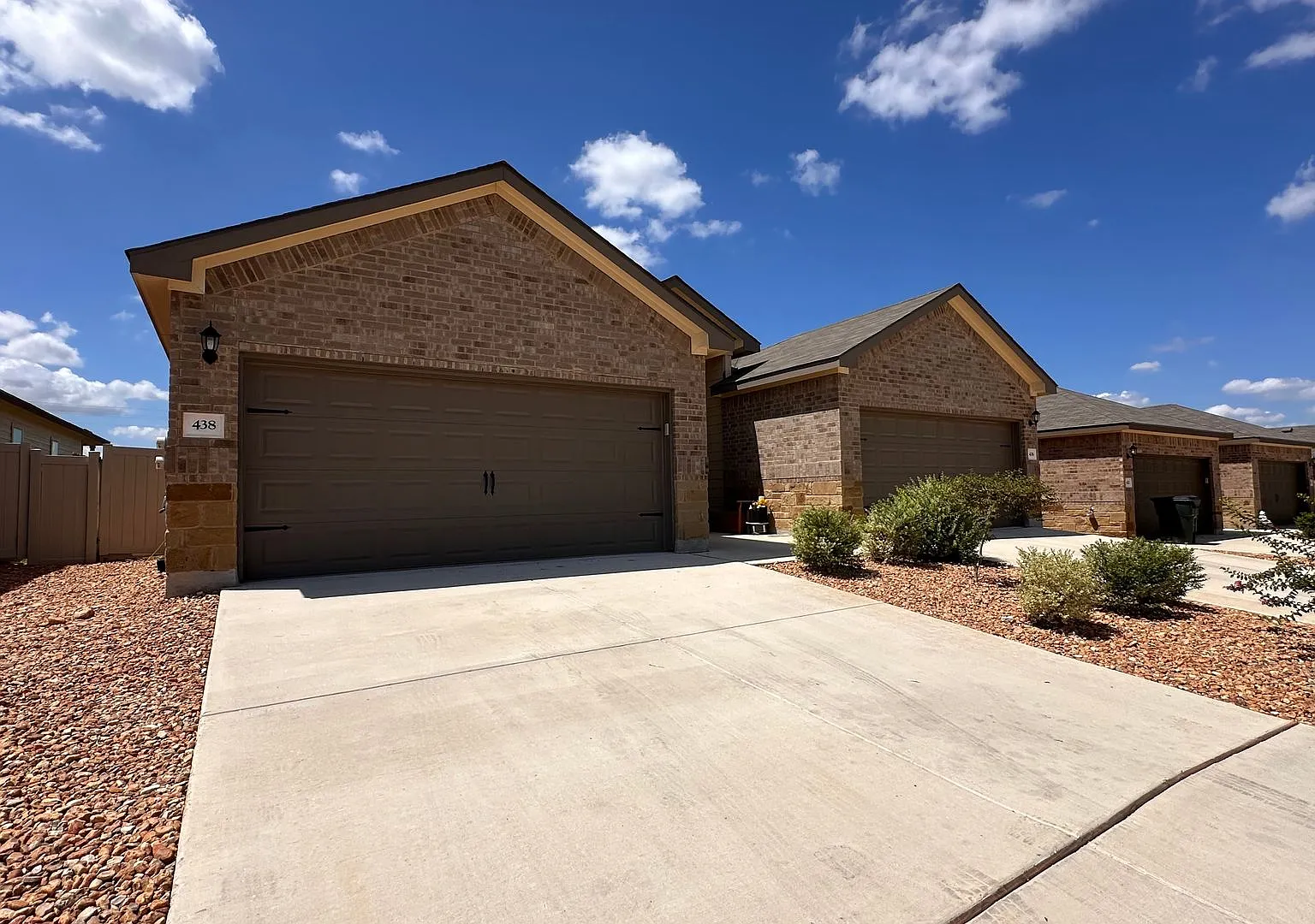 Luxury 3/2 duplex in NBTX — Photo 1