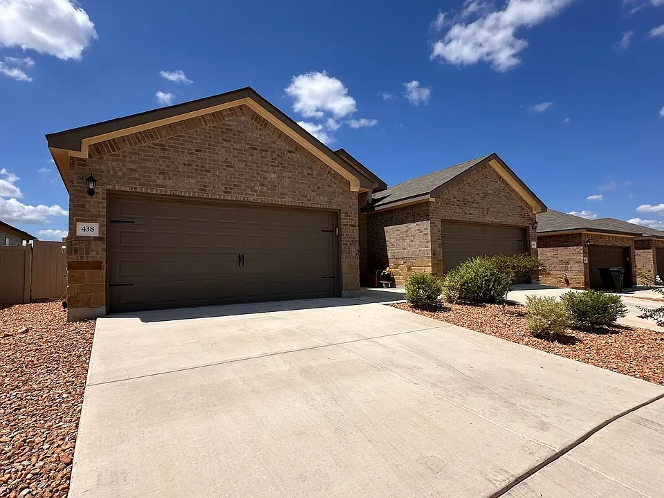 438 Emma Dr