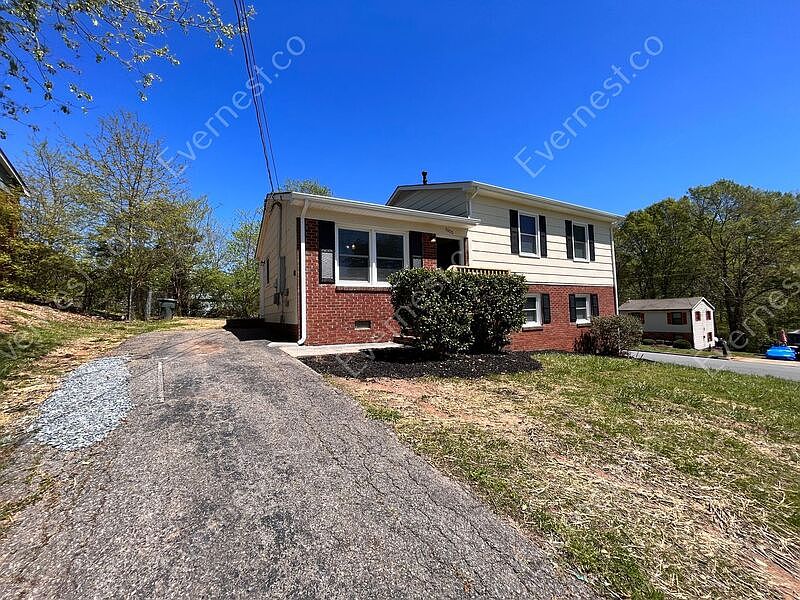 1st image of 3000 Salem Dr