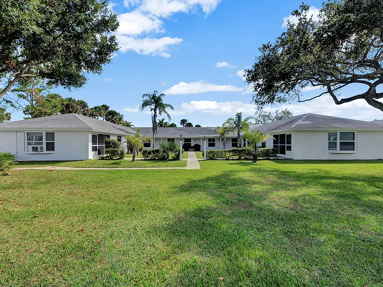 The Oaks at Royal Palm — Photo 8