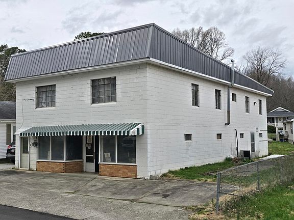 2nd image of 904 W 5th St