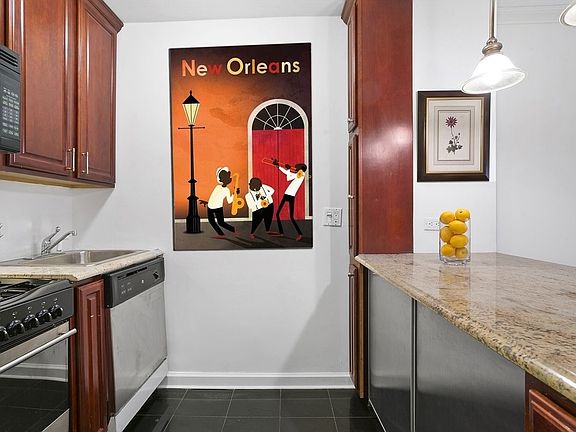 3rd image of 420 E 55th St APT 4A