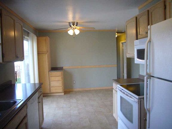 5th image of 88 Essex Cir