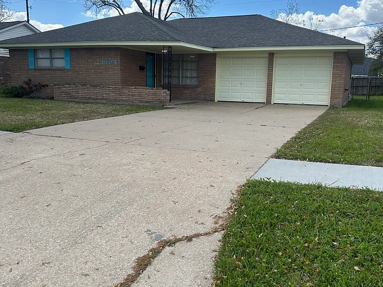 1604 Zapp Ln — Photo 8