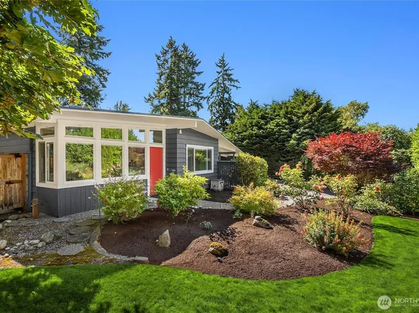 690 Lovell Avenue NW, Bainbridge Island, WA 98110