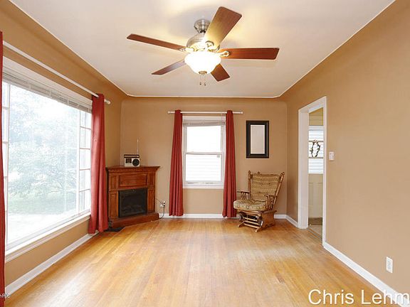 4th image of 1713 Fremont Ave NW