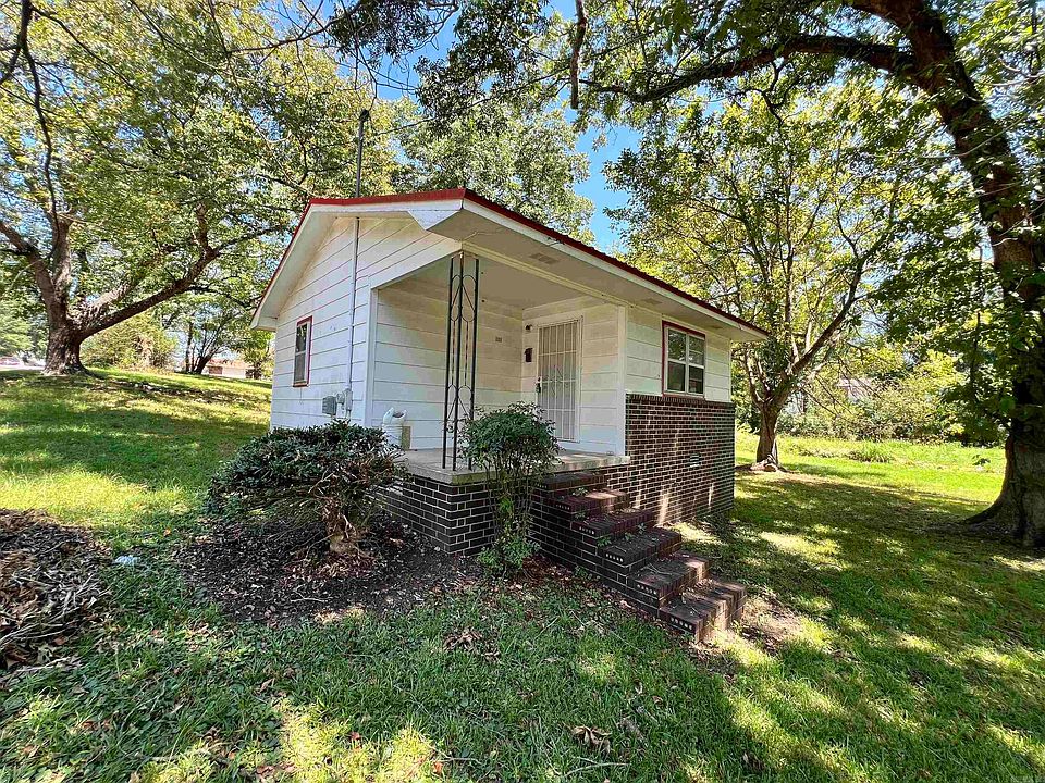 1st image of 301 Pecan St