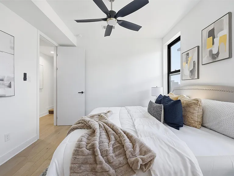 4635 Manett St #101 — Photo 20
