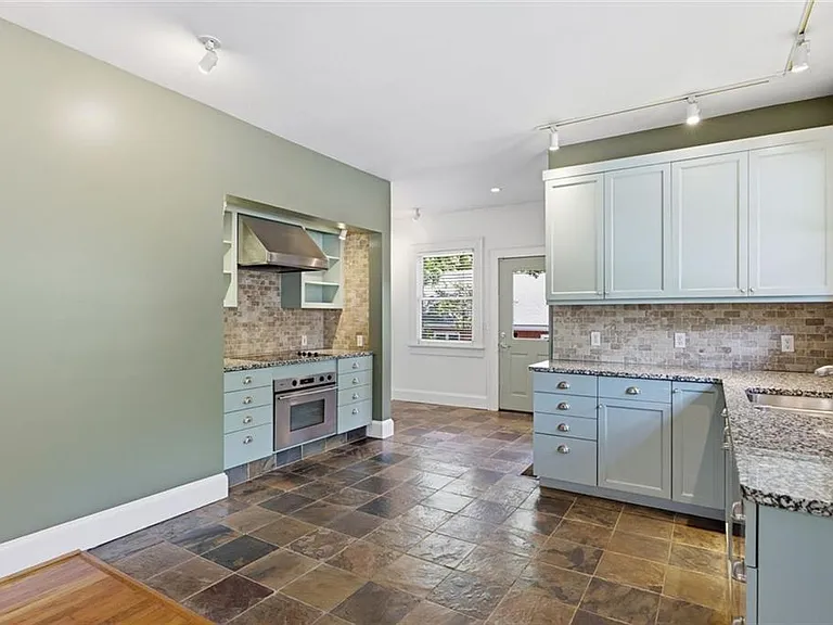 927 Park Ave SE — Photo 11