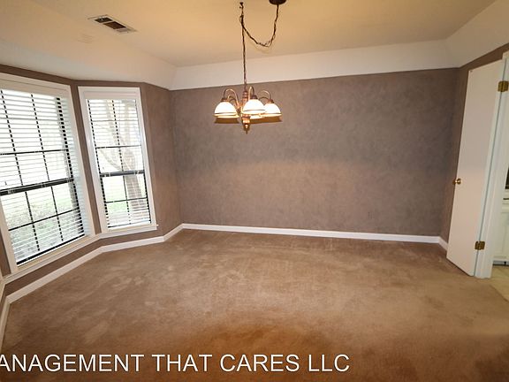 3rd image of 925 Timberlake Dr E