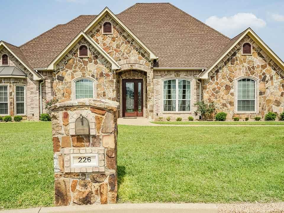 1st image of 226 Pecan Park Dr