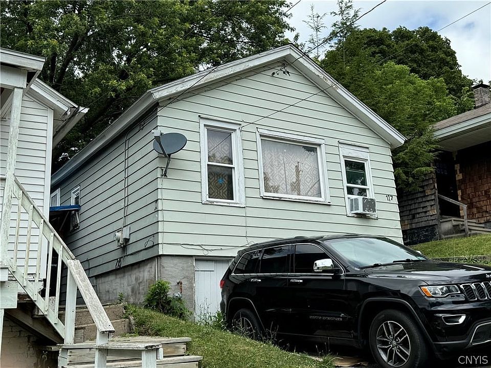 2nd image of 117 Beecher St