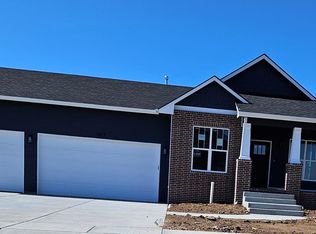 1517 N Emerald Valley Dr, Mulvane, KS 67110