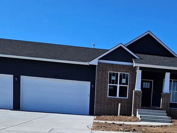 1517 N Emerald Valley Dr, Mulvane, KS 67110