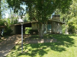 637 Fieldcrest Dr, Saint Louis, MO