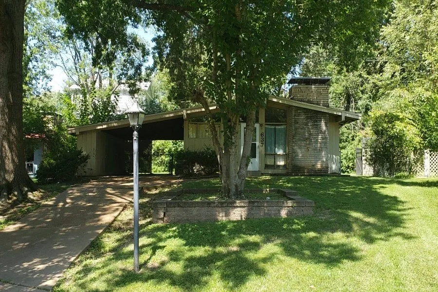 637 Fieldcrest Dr photo 1