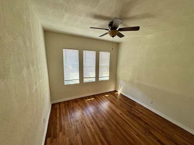3727 Meredith Ave — Photo 15