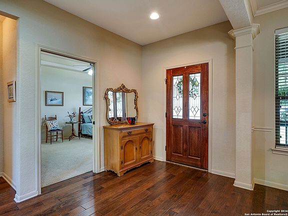 4th image of 107 SURREY DR