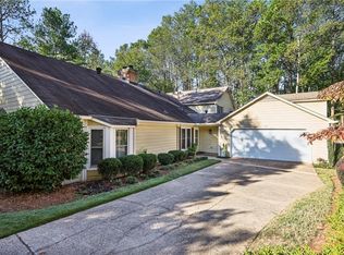 141 Great Oaks Ln, Roswell, GA 30075