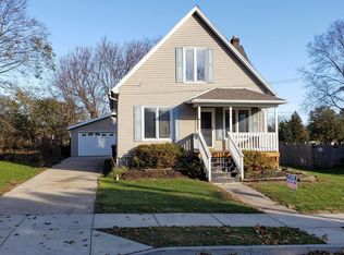 719 S Burchard Ave, Freeport, IL 61032