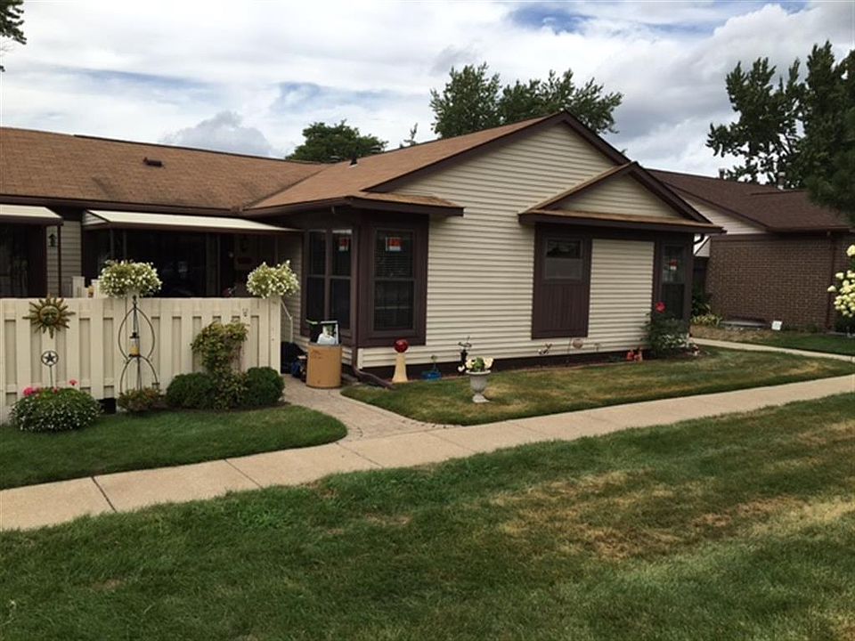 1st image of 40403 Newport Dr