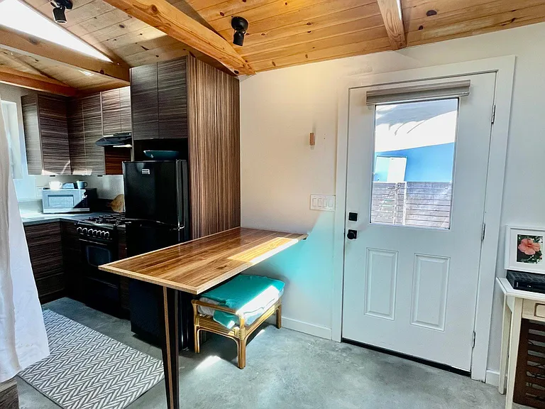 328 La Veta Ave #STUDIO — Photo 2