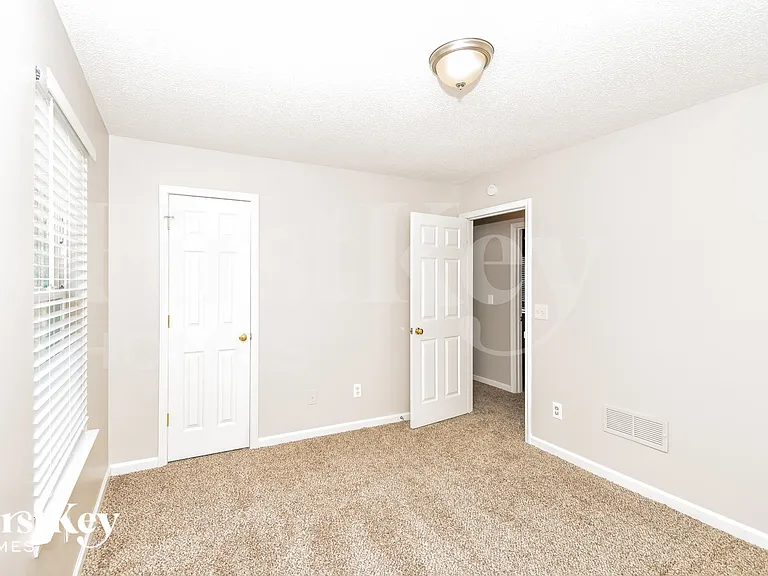 209 Oakwood Pl — Photo 10