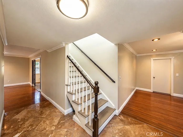 2217 Loma Verde Dr — Photo 3