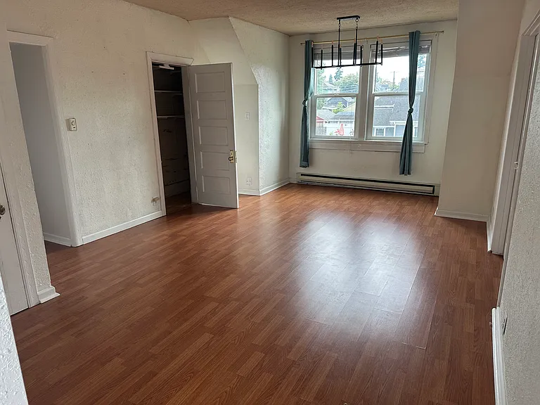 1401 & 1/2 N Fife St #1401 — Photo 3