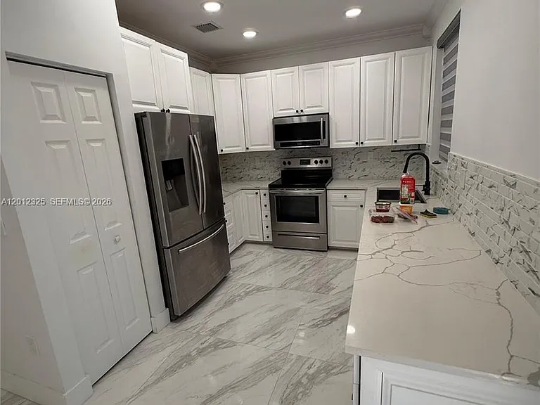 721 NW 170th Ter #721 — Photo 3