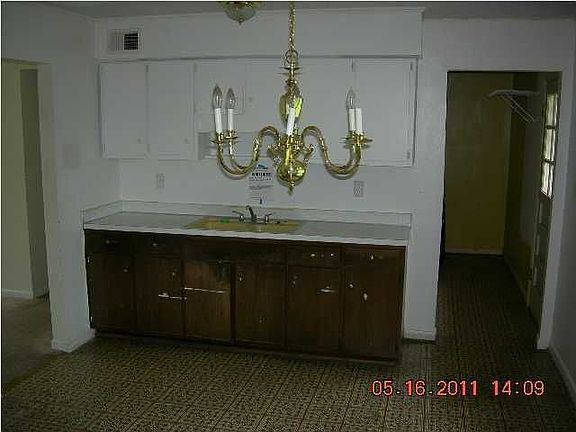 3rd image of 393 Winchester Dr