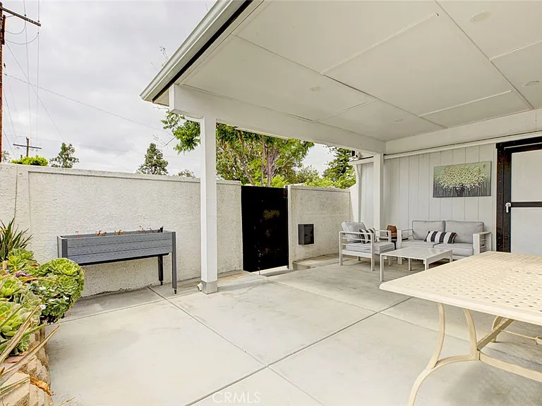 16615 Los Alimos St — Photo 2