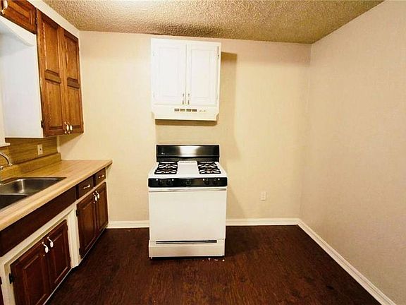 4th image of 4633 SE 19th St