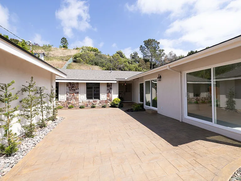 5577 Honors Dr — Photo 2